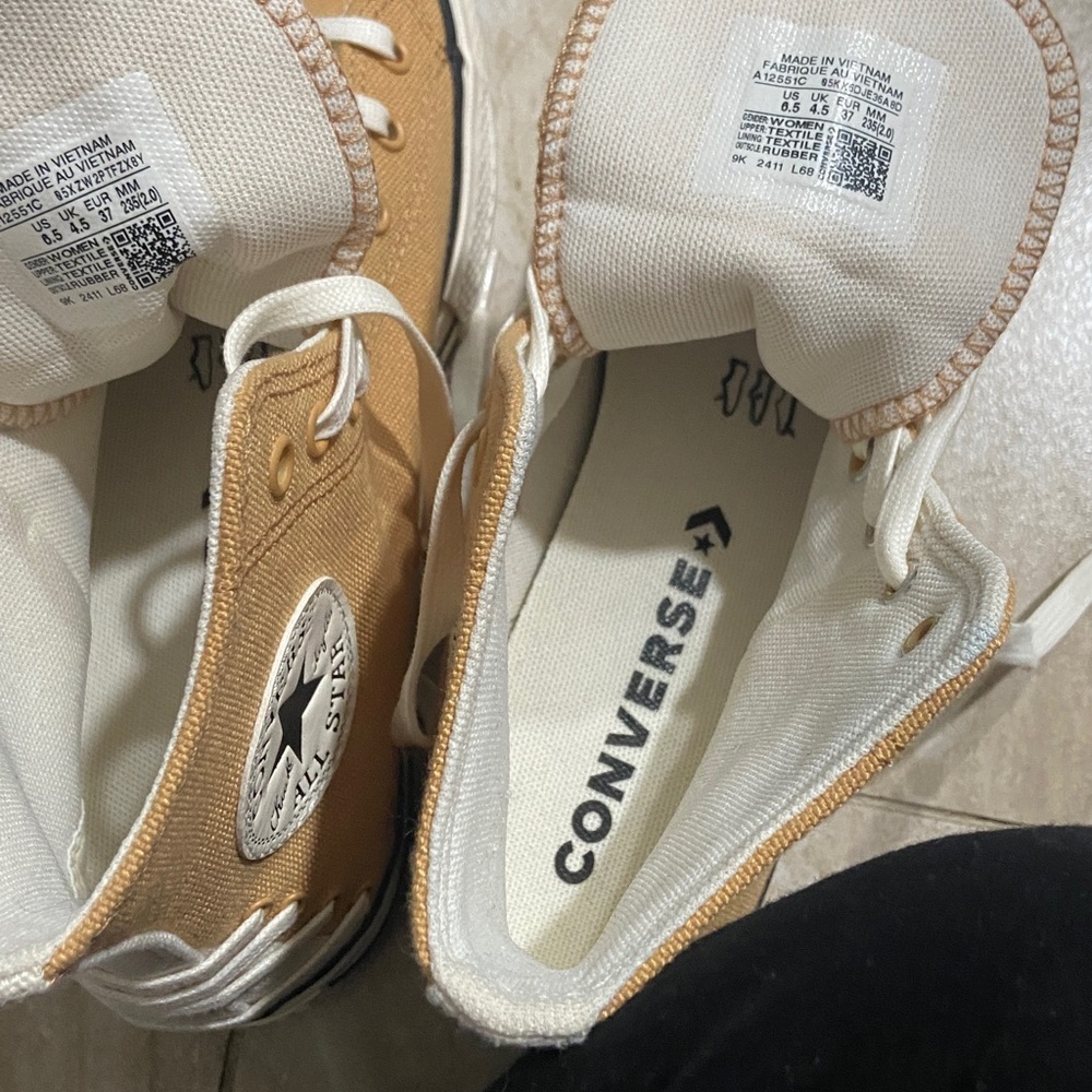 Converse Women's Chuck Taylor All Star Lift Platform Crafted Laces. - Picture 4 of 5